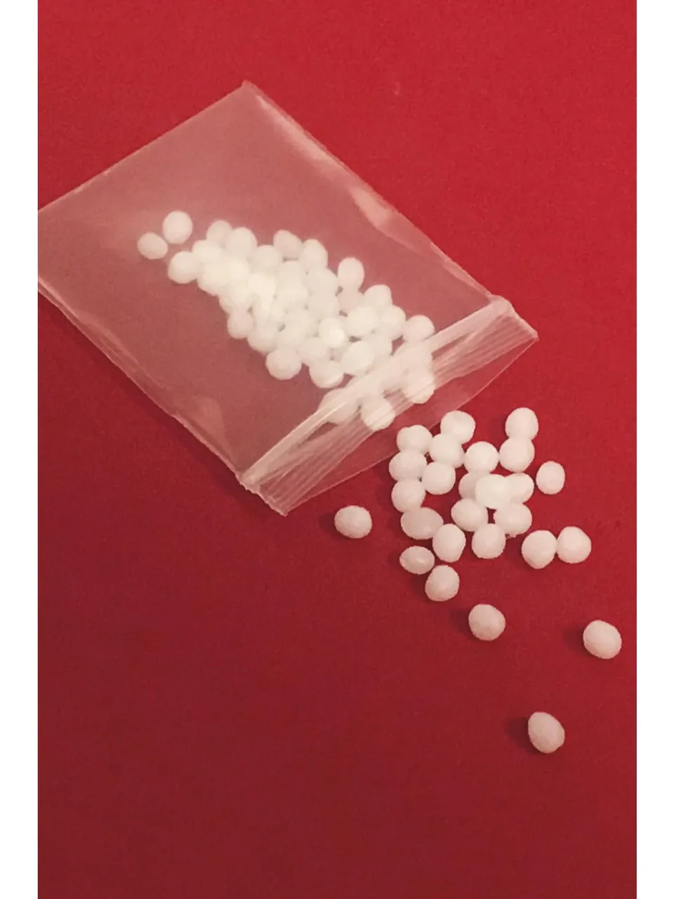 smiffys-fever-thermal-denture-fitting-beads-zahnkleber-1-5-g-wei image 1
